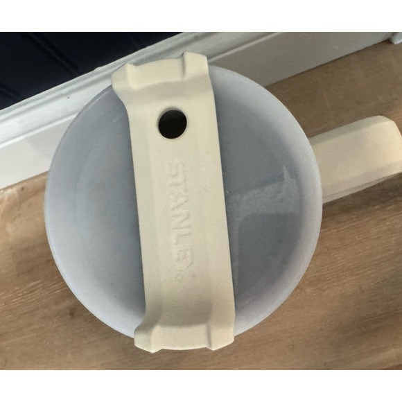 Stanley Tumbler Stainless Steel Rose Gold 40 Oz Travel Cup - Read Flaws - Picture 3 of 4